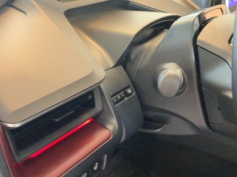 Certified 2026 Toyota Prius Plug-In Hybrid FWD image 21