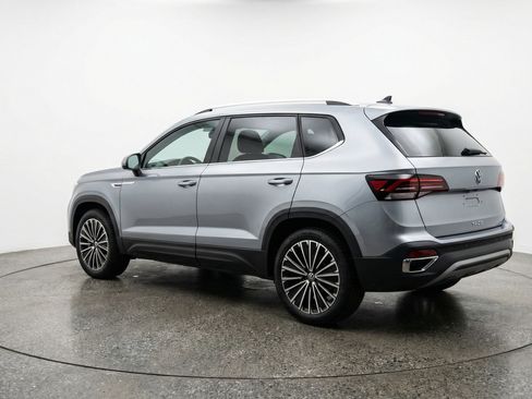 Used 2025 Volkswagen Taos SE image 6