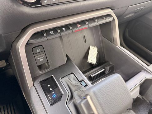 Used 2025 Toyota Tundra Limited AWD/4WD image 27