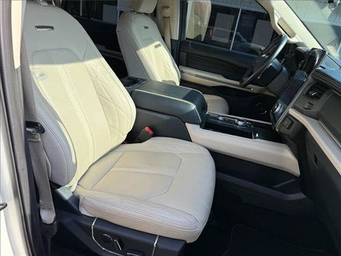 Used 2023 Ford Expedition Platinum AWD/4WD image 15