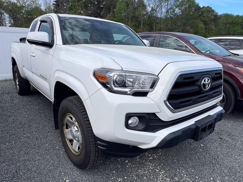Used 2016 Toyota Tacoma SR5 image 7