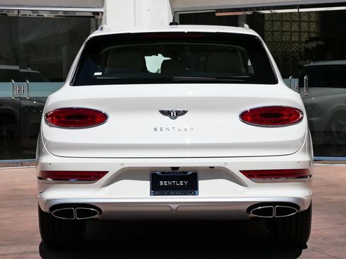 Used 2024 Bentley Bentayga Extended Wheelbase image 7