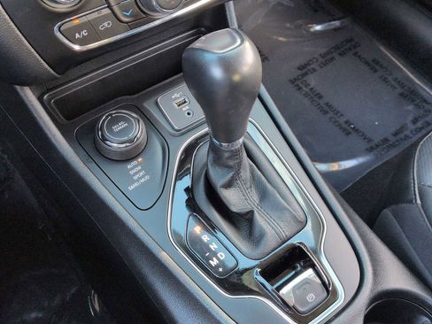 Used 2023 Jeep Cherokee Altitude Lux image 33