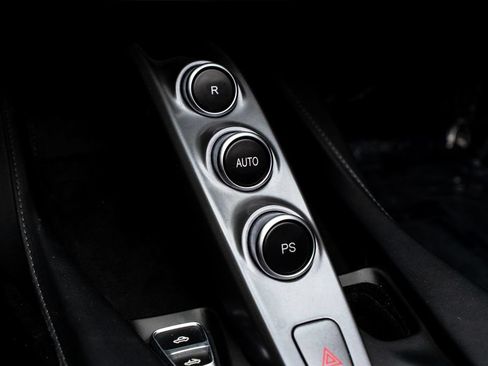 Used 2019 Ferrari Portofino RWD image 27