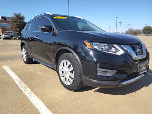 Used 2017 Nissan Rogue S w/ Appearance Package image 3