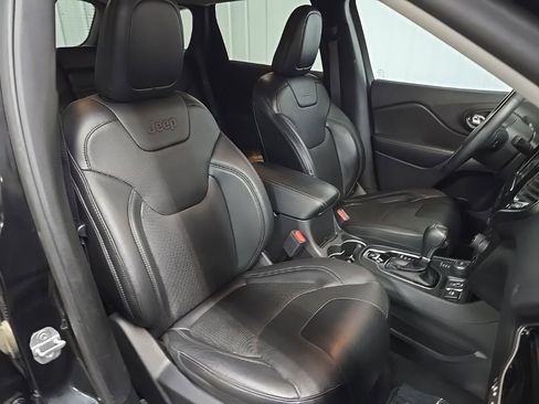 Used 2019 Jeep Cherokee Limited image 15