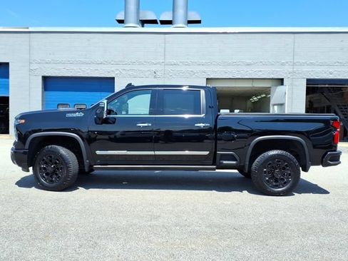Used 2024 Chevrolet Silverado 2500 High Country w/ Technology Package AWD/4WD image 2