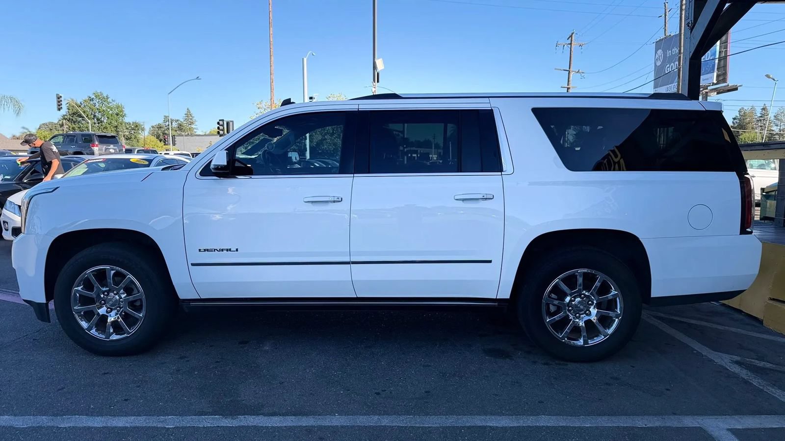 Used 2015 GMC Yukon XL Denali w/ Touring Package RWD image 4