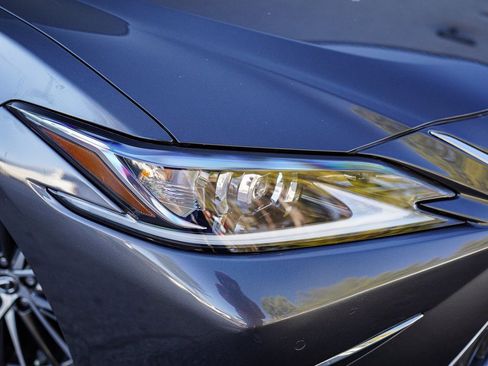 Used 2023 Lexus ES 350 w/ Premium Package image 6