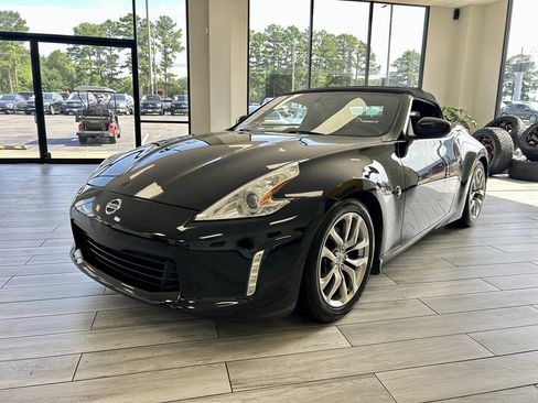 Used 2014 Nissan 370Z Touring w/ Navigation Package RWD image 3