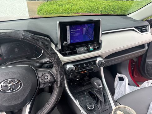 Used 2023 Toyota RAV4 XLE Premium image 9