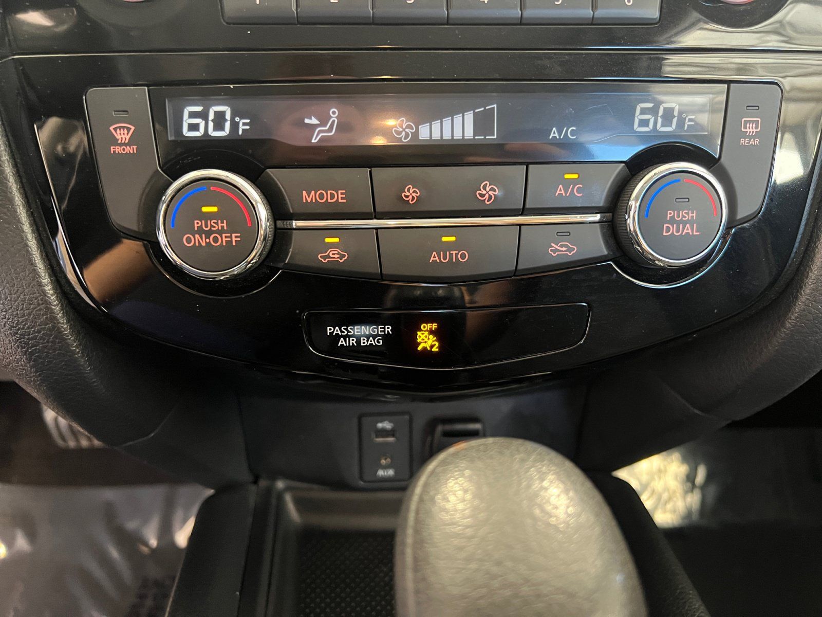 Used 2016 Nissan Rogue SV AWD/4WD image 19
