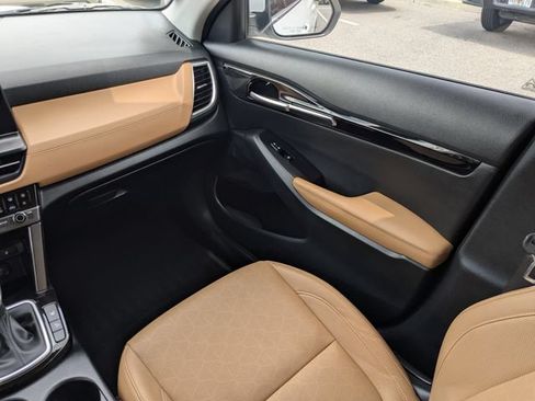 Certified 2024 Kia Seltos EX FWD image 18