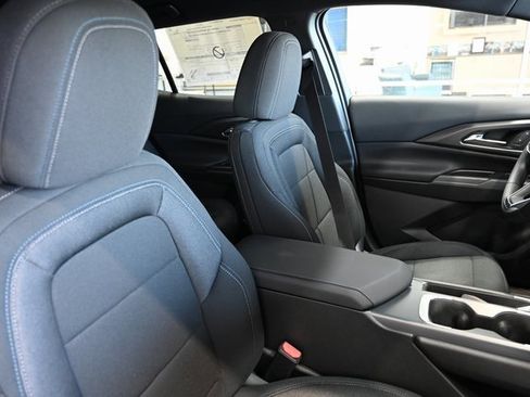 New 2026 Chevrolet Equinox EV LT image 8