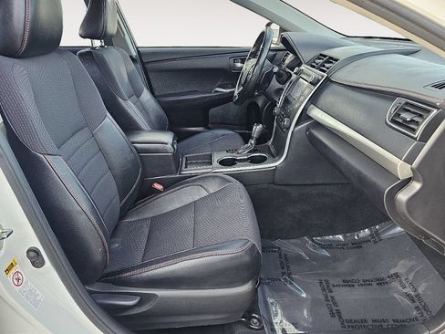 Used 2016 Toyota Camry SE FWD image 19
