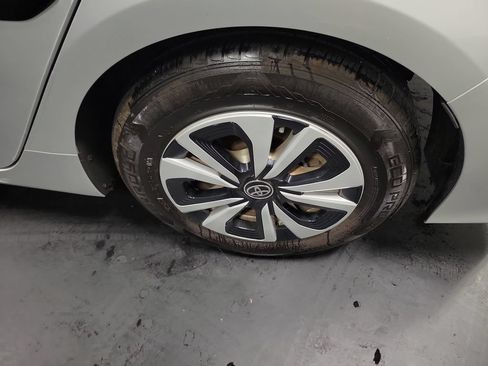 Used 2018 Toyota Prius Prime Plus w/ Protection Package FWD image 12