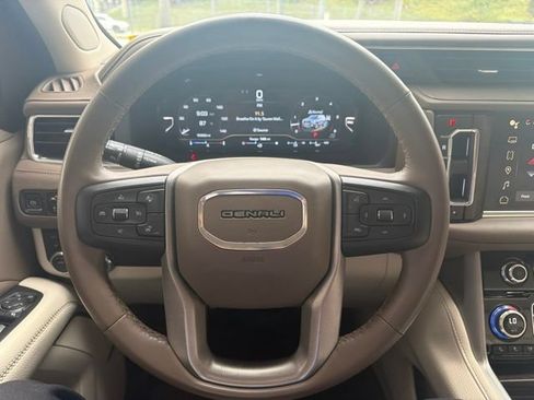 Used 2023 GMC Yukon Denali AWD/4WD image 8