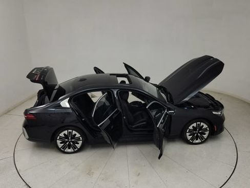 Used 2024 BMW i5 eDrive40i w/ M Sport Package RWD image 36