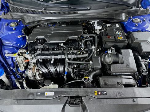 Used 2024 Hyundai Elantra Limited image 30