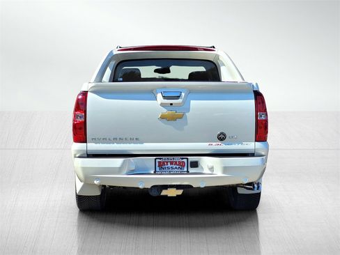 Used 2013 Chevrolet Avalanche LTZ image 5