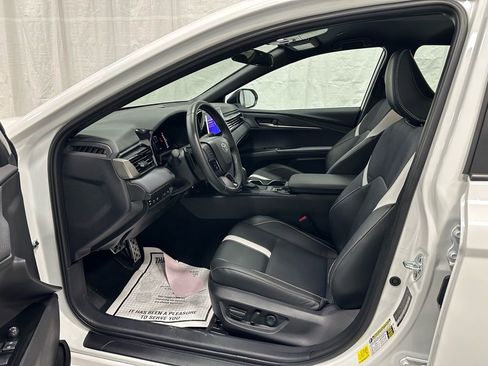 Used 2025 Toyota Camry SE image 10