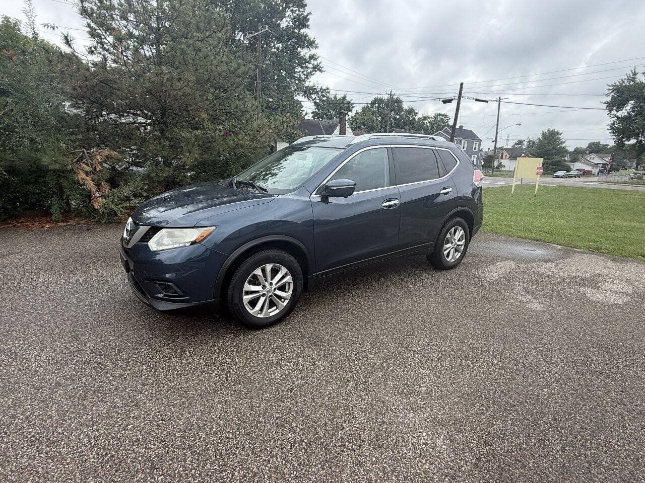 Used 2015 Nissan Rogue SV w/ SV Premium Package FWD image 1