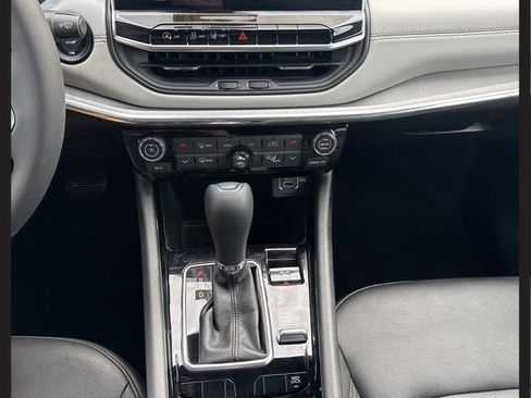 Used 2024 Jeep Compass Limited image 28