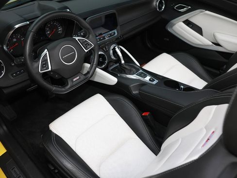 Used 2016 Chevrolet Camaro SS RWD image 6
