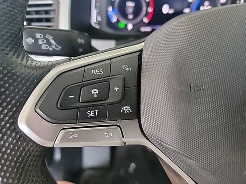 Used 2022 Volkswagen Atlas SEL Premium image 19