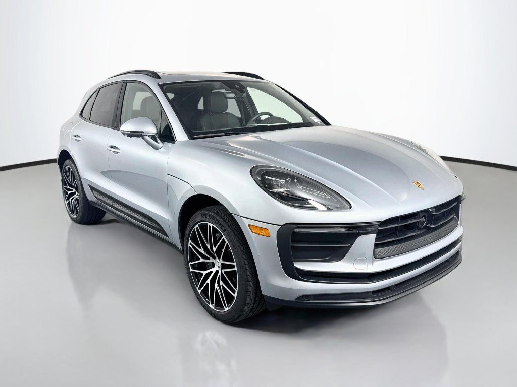 Certified 2026 Porsche Macan AWD/4WD image 7