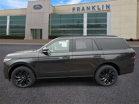 New 2025 Lincoln Navigator Reserve w/ Jet Appearance Package image 4