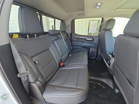 Used 2025 Chevrolet Silverado 1500 LTZ AWD/4WD image 27