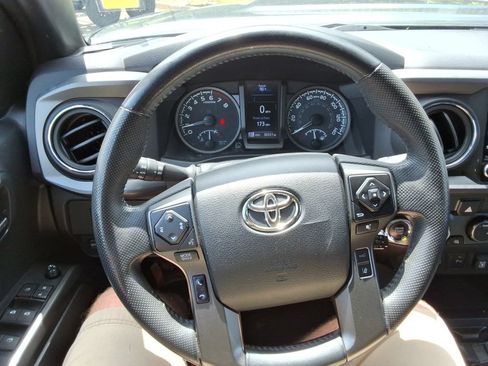 Used 2023 Toyota Tacoma TRD Sport w/ Technology Package AWD/4WD image 25