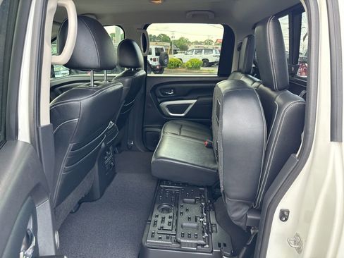 Used 2018 Nissan Titan PRO-4X w/ Pro-4x Convenience Package AWD/4WD image 29