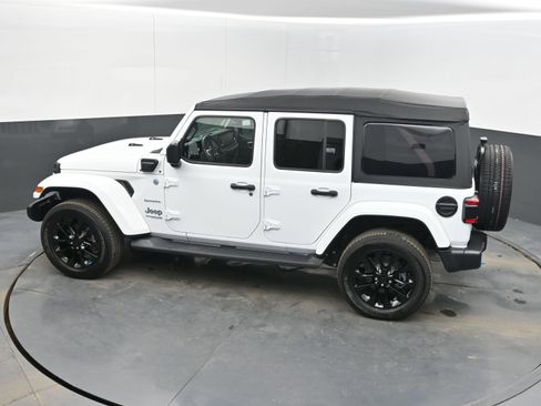 Used 2022 Jeep Wrangler Unlimited Sahara image 32