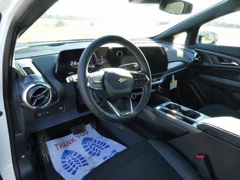 New 2026 Chevrolet Equinox EV LT image 18