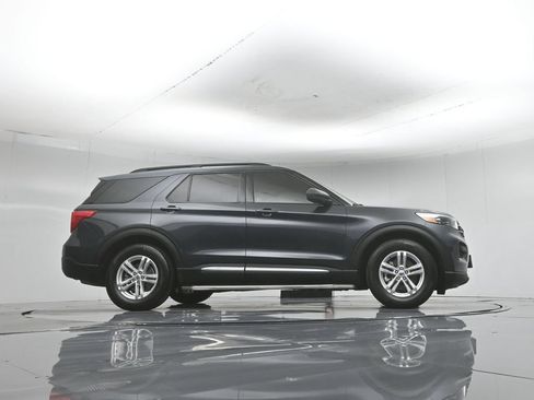 Certified 2022 Ford Explorer XLT RWD image 57