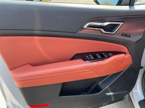 Used 2024 Kia Sportage SX image 17