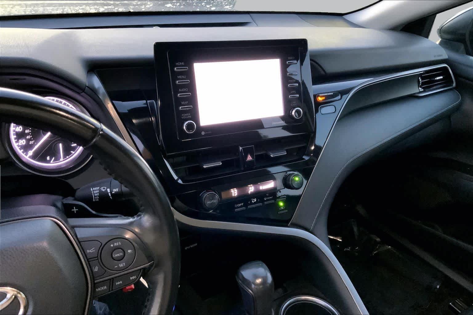 Used 2021 Toyota Camry SE FWD image 6