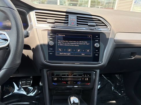 Certified 2024 Volkswagen Tiguan SE R-Line AWD/4WD image 19