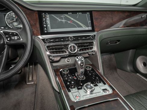 Certified 2022 Bentley Flying Spur V8 image 32