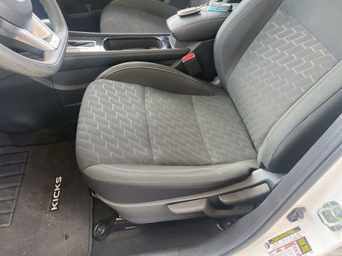 Used 2024 Nissan Kicks SV FWD image 7
