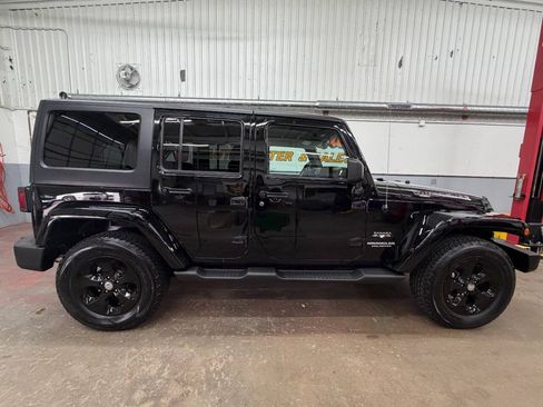 Used 2017 Jeep Wrangler Unlimited Sahara w/ Max Tow Package AWD/4WD image 8