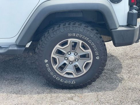 Used 2018 Jeep Wrangler Unlimited Rubicon w/ Cold Weather Group AWD/4WD image 34