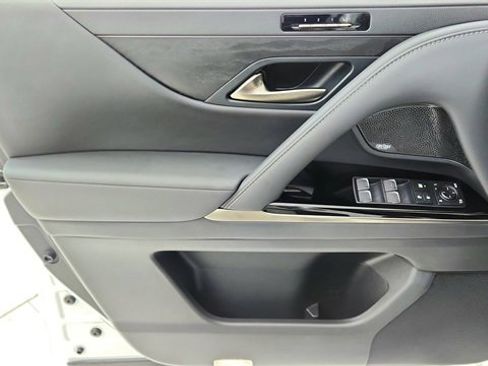 Used 2023 Lexus LX 600 4WD w/ Luxury Package image 36