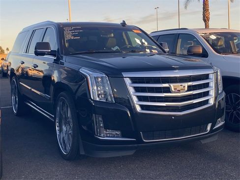 Used 2019 Cadillac Escalade ESV Premium Luxury image 3