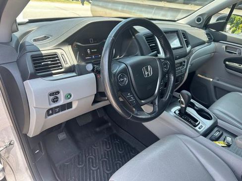 Used 2016 Toyota Tacoma Limited image 20