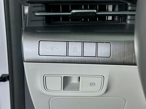 Used 2025 Hyundai Kona SEL FWD image 17