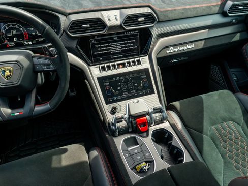 Used 2023 Lamborghini Urus Performante AWD/4WD image 16
