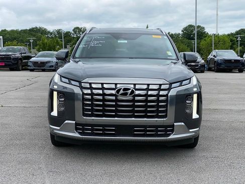 Used 2024 Hyundai Palisade Calligraphy FWD image 2